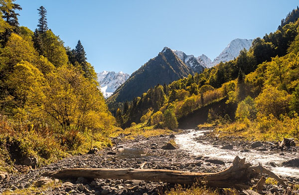 Het weer in Sochi in oktober 2017: de temperatuur van water en lucht, de meest accurate voorspelling van het Hydrometeorologisch centrum aan het begin en het einde van de maand