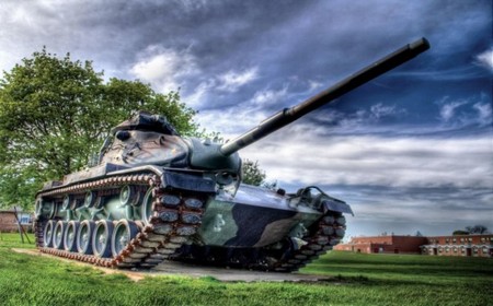 Officiële en ontroerende felicitaties op de dag van de tankman in vers en proza