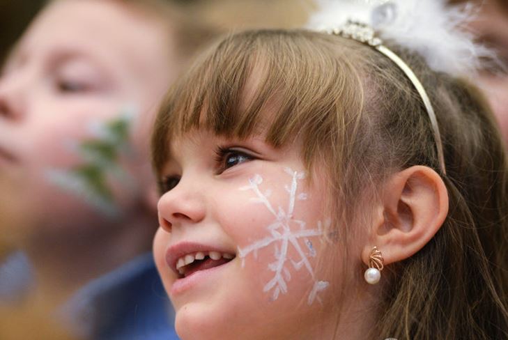 Scenario's voor oudejaarsfeest op de kleuterschool en op school: regels voor het samenstellen