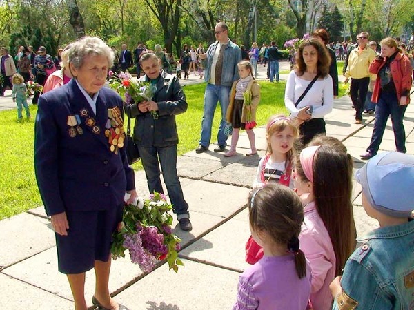 We herinneren ons en zijn trots: originele ideeën voor het script voor Victory Day