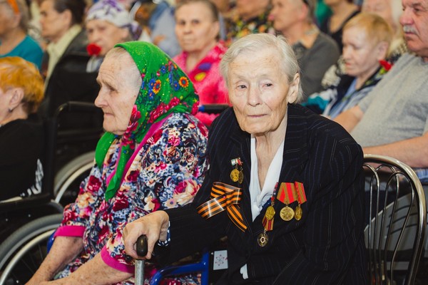 We herinneren ons en zijn trots: originele ideeën voor het script voor Victory Day