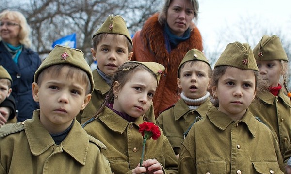 We herinneren ons en zijn trots: originele ideeën voor het script voor Victory Day