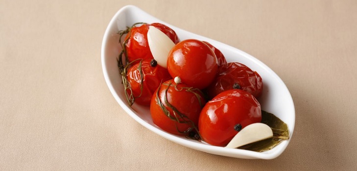 Manieren om tomaten te beitsen