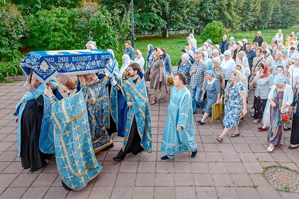 Veronderstelling van de Heilige Maagd Maria 2017: tekenen en gefeliciteerd