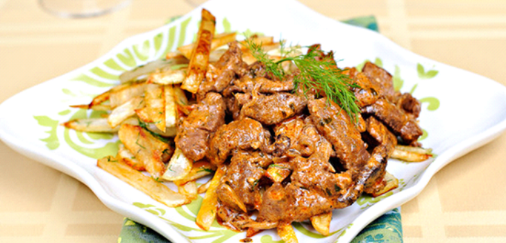 beef stroganoff op een bord