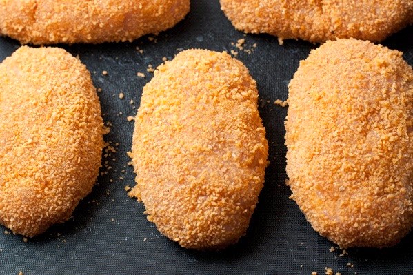 schnitzels in een koekenpan
