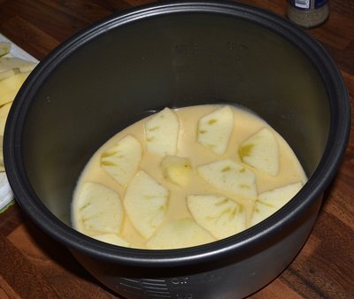 Hoe een charlotte in een multivark te bakken - een stapsgewijs foto-recept Photorecept-appeltaart in het multivark