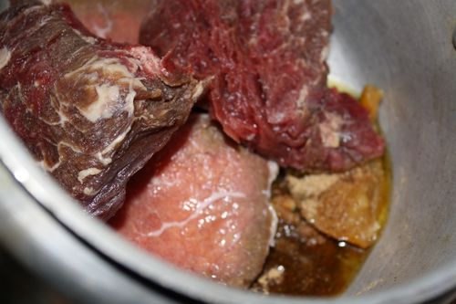 Recept voor rundvlees met pruimen in het multivark - stap voor stap met de foto