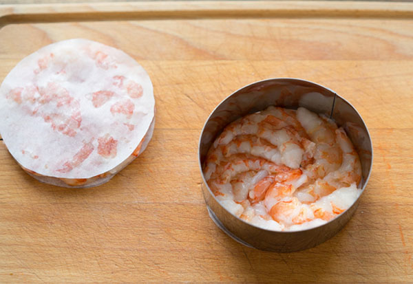 Idee voor de lunch: pittige minipizza met garnalen