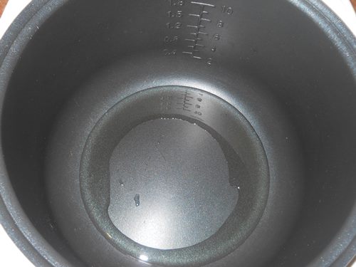 Varkensvlees in een romige saus in een multivark