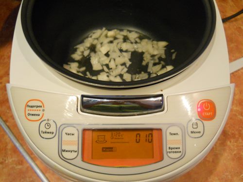 Varkensvlees in een romige saus in een multivark