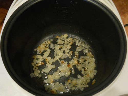 Varkensvlees in een romige saus in een multivark
