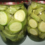 Ingemaakte courgettes met knoflook