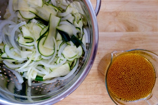 Pittige courgette in het Koreaans - het lekkerste recept voor de winter