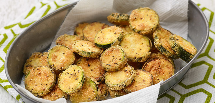 Knapperige courgette met knoflook en veggie - recept c foto