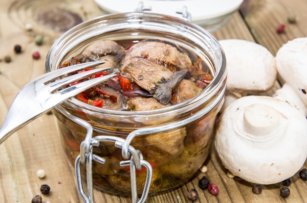 Hoe champignons thuis te maken - recepten voor de winter in banken