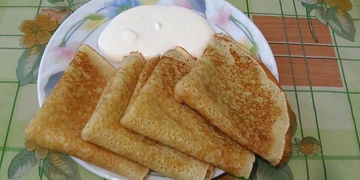Hoe pannenkoeken op yoghurt te bereiden - de beste recepten met een foto
