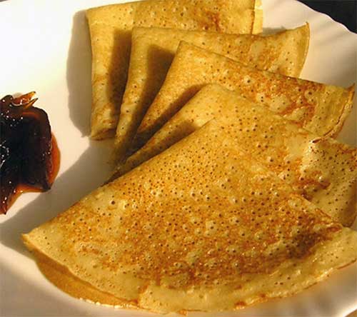 Hoe pannenkoeken op yoghurt te bereiden - de beste recepten met een foto