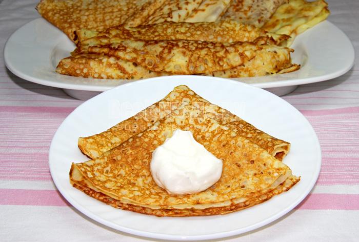 Hoe pannenkoeken op yoghurt te bereiden - de beste recepten met een foto