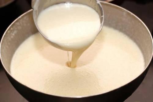 Hoe pannenkoeken op yoghurt te bereiden - de beste recepten met een foto