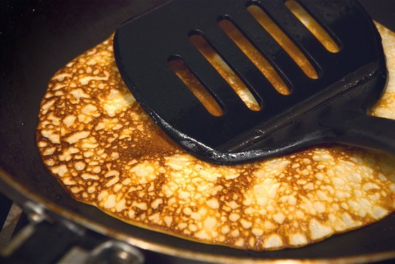 Hoe pannenkoeken op yoghurt te bereiden - de beste recepten met een foto