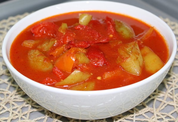 Hoe lecho van tomaat en peper te maken
