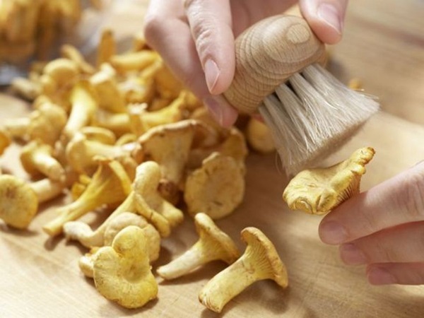 Hoe cantharellen in een koekenpan te koken