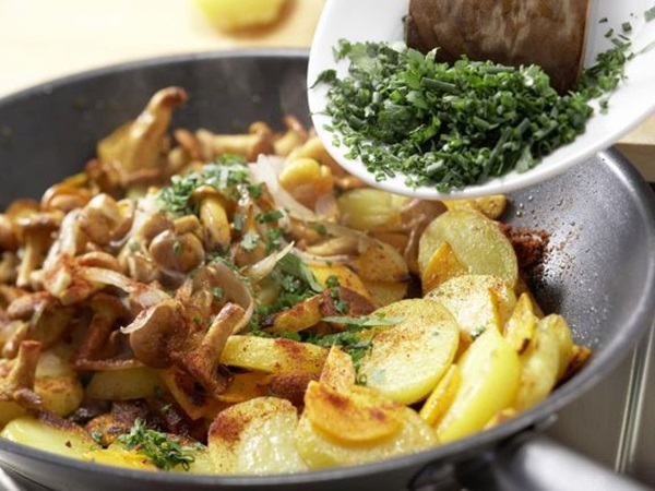 Hoe cantharellen in een koekenpan te koken