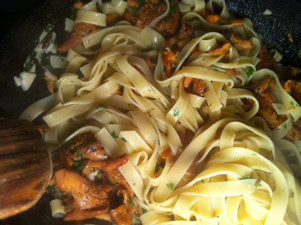 Hoe cantharellen in een koekenpan te koken