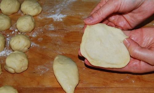 Taarten bakken met aardappelen in de oven - stap voor stap fotorecept Foto van een recept van taarten met aardappelen