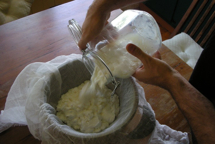 Thuis kwark van melk koken