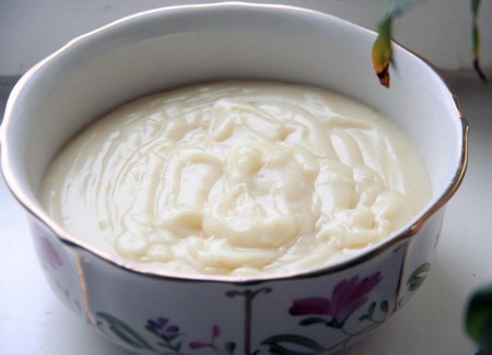 Hoe maak je een crème voor capkake: vla, kaas en room van gecondenseerde melk, een recept met een foto