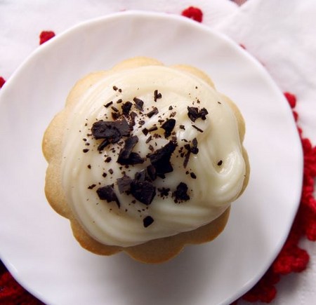 Hoe maak je een crème voor capkake: vla, kaas en room van gecondenseerde melk, een recept met een foto