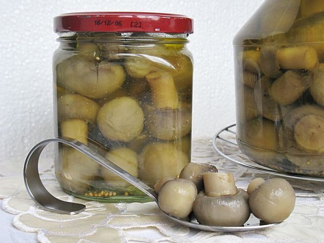 Gemarineerde champignons voor de winter, klassiek recept