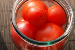 Eenvoudig recept voor tomaten in je eigen sap