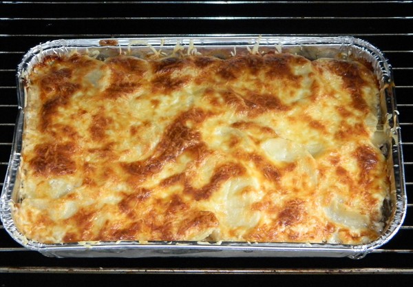 Aardappel met gehakt in het Frans: recepten in de oven en multivark