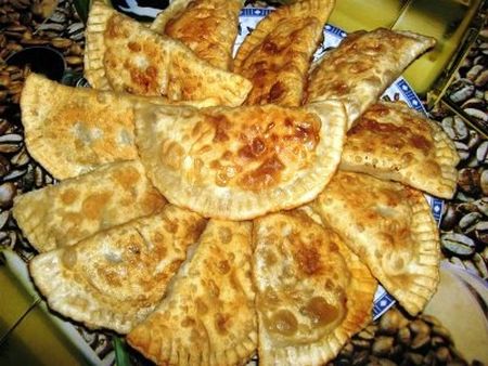 Kaukasische pastei met vlees - tsjeboereki Kaukasische pastei met vlees - tsjeboereki
