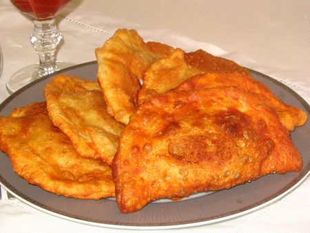 Kaukasische pastei met vlees - tsjeboereki Kaukasische pastei met vlees - tsjeboereki