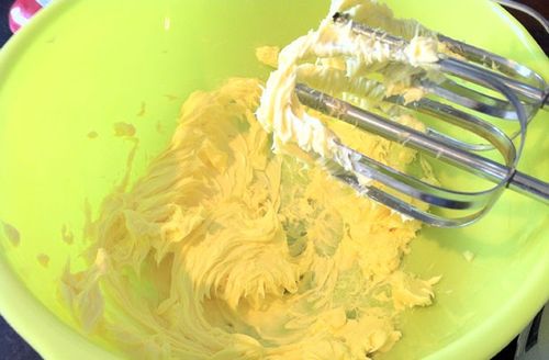 Het recept voor een heerlijke en ongewone cupcake in een multivark - stap voor stap met de foto
