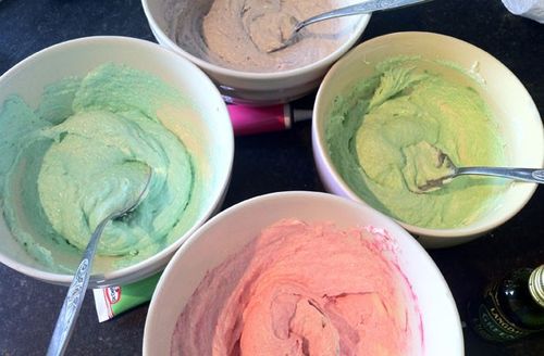 Het recept voor een heerlijke en ongewone cupcake in een multivark - stap voor stap met de foto