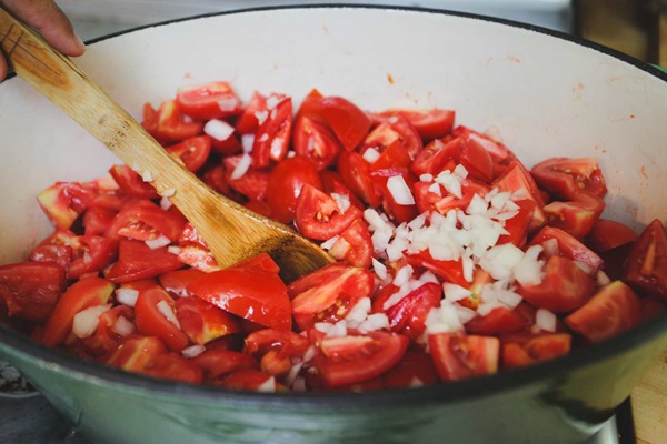 Ketchup door eigen handen van tomaten: stap-voor-stap recepten voor oogsten voor de winter