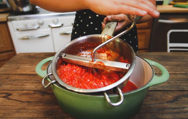 Ketchup door eigen handen van tomaten: stap-voor-stap recepten voor oogsten voor de winter