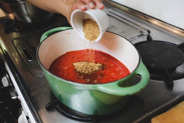 Ketchup door eigen handen van tomaten: stap-voor-stap recepten voor oogsten voor de winter