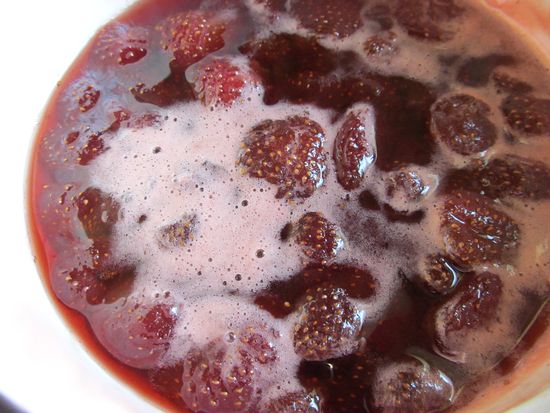 Het recept voor aardbeien in zijn eigen sap
