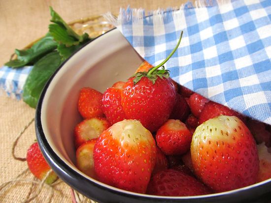 Het recept voor aardbeien in zijn eigen sap