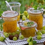 Compote van kruisbes met sinaasappel voor de winter 