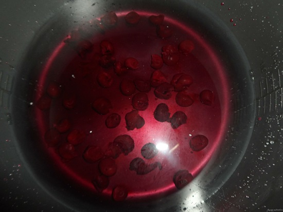 Geurige compote van kersen in een pan en multivark - recept