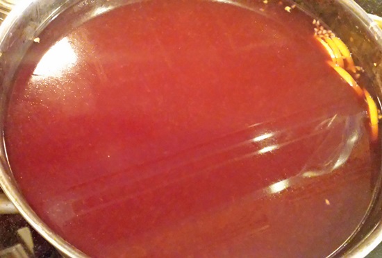 Geurige compote van kersen in een pan en multivark - recept