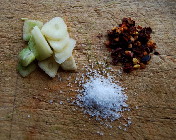 Groene erwten, ingeblikt voor de winter thuis