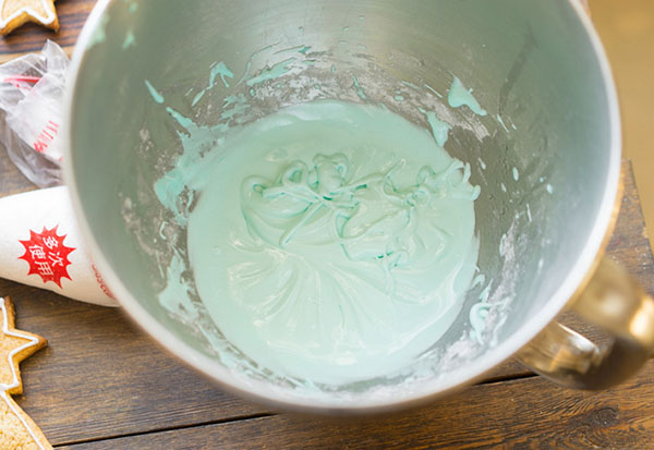 Eenvoudig recept voor nieuwe jaar cookies met specerijen